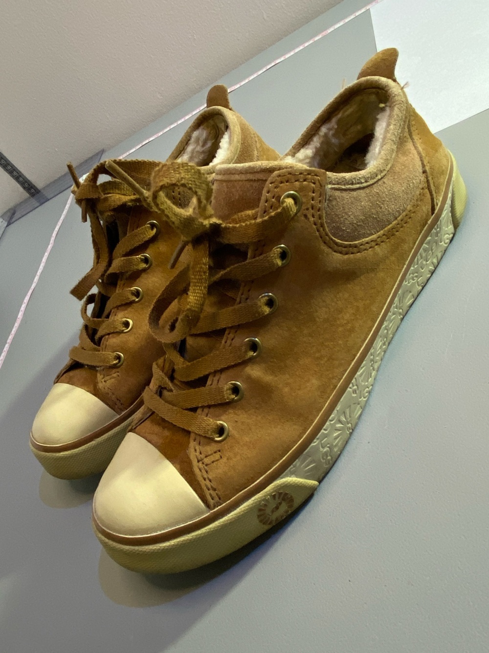 UGG Evera 1888 Chestnut Suede Shoes Shearling Sneakers Women’s Size 7US